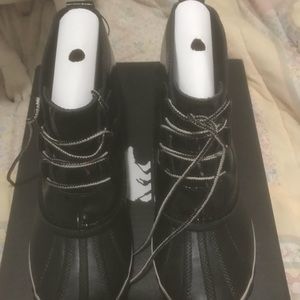 Sorel boot size 9.. Nelo not included he nosy😂